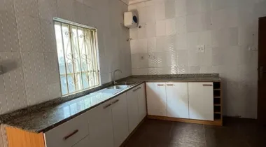 Room upstairs for rent in a shared apartment