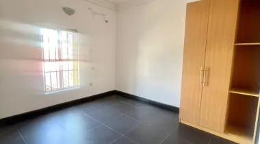 Room upstairs for rent in a shared apartment