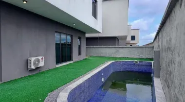 5 Bedroom Fully Detached Duplex With Swimming Pool For SALE Located at Lekki Phase 1.