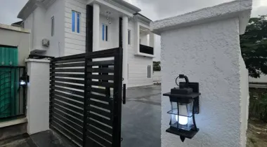 A luxurious 5 bedroom fully detached duplex with Bq