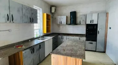 5 bedroom fully detached with a bq and a swimming pool 