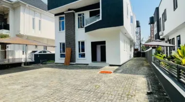 5 bedroom fully detached with a bq and a swimming pool 