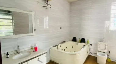 5 bedroom fully detached with a bq and a swimming pool 