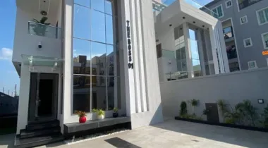 Beautifully Built 5 Bedroom Fully Detached Duplex with a Boys Quarter is Available For Sale at Lekki Phase 1, Lekki Lagos.