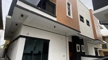 *🏡 AN IMPECCABLE 4 BEDROOM SEMI DETACHED DUPLEX WITH A ROOM BOYS QUARTER IS AVAILABLE FOR SALE AT CHEVRON, LEKKI LAGOS.*