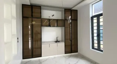 STYLISHLY BUILT 6 BEDROOM FULLY DETACHED DUPLEX WITH A ROOM BOYS QUARTER IS AVAILABLE FOR SALE AT CHEVRON,  LEKKI LAGOS.*