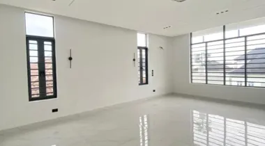 STYLISHLY BUILT 6 BEDROOM FULLY DETACHED DUPLEX WITH A ROOM BOYS QUARTER IS AVAILABLE FOR SALE AT CHEVRON,  LEKKI LAGOS.*