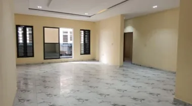 3 Bedroom Flat Available For RENT and Located At New Road, Lekki.