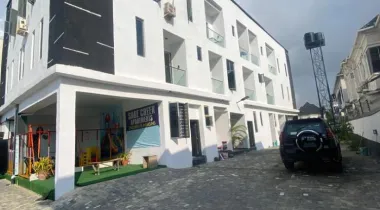 1 BEDROOM APARTMENT WITH COMMUNAL SWIMMING POOL + GYM IS CURRENTLY AVAILABLE FOR RENT, LOCATED AT OLOGOLO, LEKKI LAGOS.*