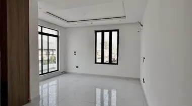 FULLY SERVICED 2/3 BEDROOM APARTMENTS