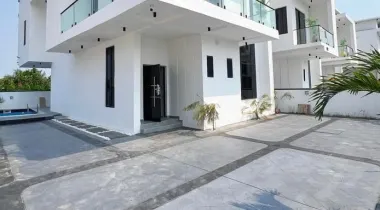 5 BEDROOM FULLY DETACHED DUPLEX WITH SWIMMING POOL