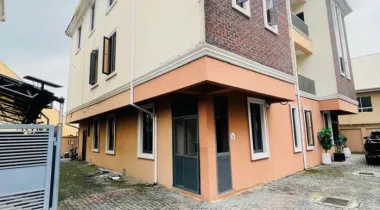 4 bedroom semi detached duplex with bq 