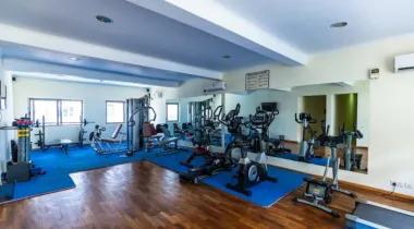 Fully serviced  2  &amp; 3bedrooms apartments with no bq but has  pool , gym and 24/7 power  Rent