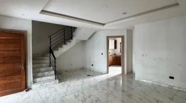 4 BEDROOM DUPLEX