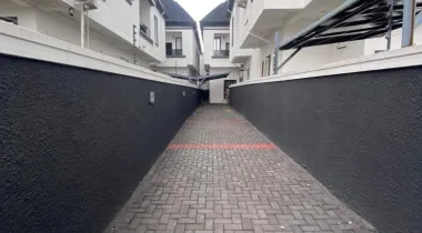 4bedroom fully detached duplex