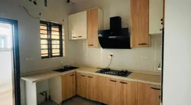 Rent  a 4 bedroom duplex with a bq for a year rent ; 7.5m