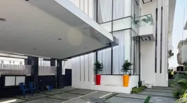 IKOTA LEKKI | 5 BED | N450M ASKING  5 BEDROOM FULLY DETACHED HOME WITH SWIMMING POOL, GYM ROOM FOR SALE