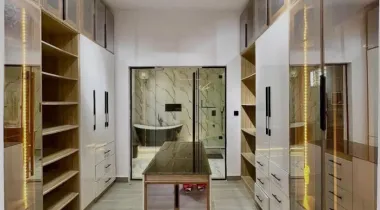 IKOTA LEKKI | 5 BED | N450M ASKING  5 BEDROOM FULLY DETACHED HOME WITH SWIMMING POOL, GYM ROOM FOR SALE