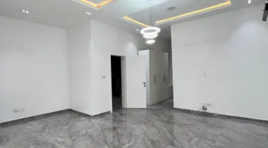 CONTEMPORARY 5BEDROOM FULLY DETACHED DUPLEX FOR SALE.