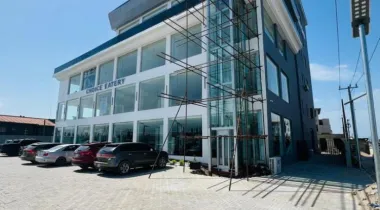 OFFICE /SHOW ROOM || 300sqm  || AJAH, LEKKI, LAGOS