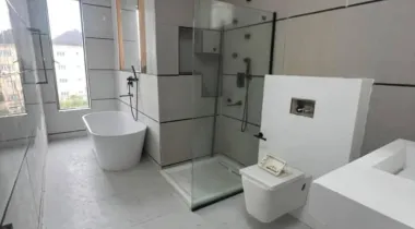 Family Friendly 4 &amp; 5 bedroom detached with gym, play area, lounge &amp; spa in a secured estate