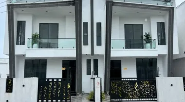 Sleek 4 bedroom semi detached with a bq in a secure estate
