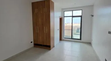 Luxury 2 bedroom apartment all ensuite.
