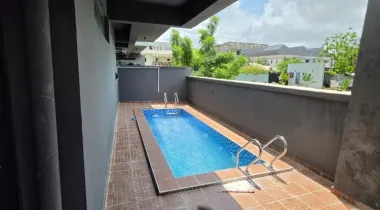 Luxury 2 bedroom apartment all ensuite.