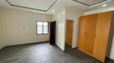To Let – Luxury 3-Bedroom Partly Furnished Apartment