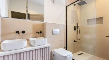 Book this cozy and cute 🥰 2 bedroom apartment  With a suspended pool 🏊‍♀️ ,  gym