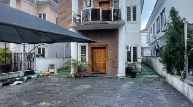 4 bed fully detached duplex with bq