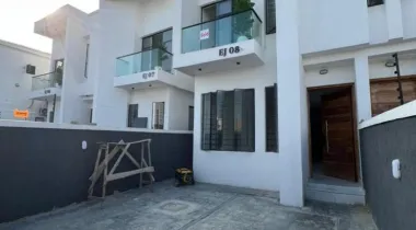 3 BEDROOM APARTMENT WITH BQ (UPSTAIRS UNIT