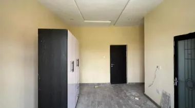 3 BEDROOM APARTMENT WITH BQ (UPSTAIRS UNIT