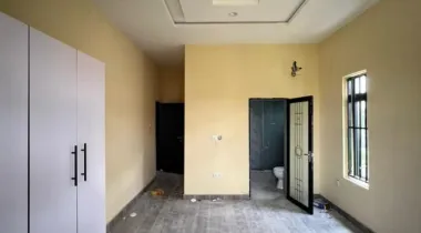 3 BEDROOM APARTMENT WITH BQ (UPSTAIRS UNIT