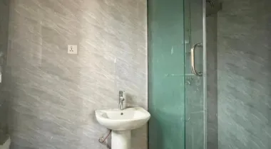 3 BEDROOM APARTMENT WITH BQ (UPSTAIRS UNIT