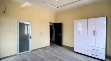 3 BEDROOM APARTMENT WITH BQ (UPSTAIRS UNIT