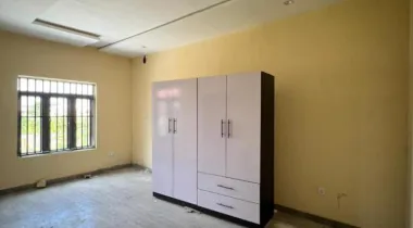 3 BEDROOM APARTMENT WITH BQ (UPSTAIRS UNIT