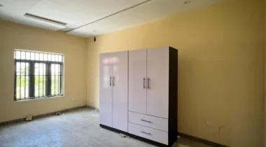 3 BEDROOM APARTMENT WITH BQ (UPSTAIRS UNIT