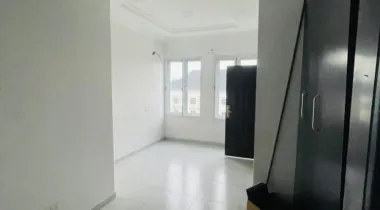 Sharp 3 Bedrom flat  Available for Rent 