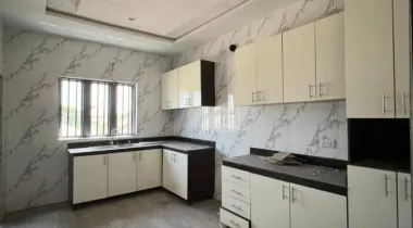 FOR RENT – 3 BEDROOM APARTMENT WITH BQ (UPSTAIRS UNIT)