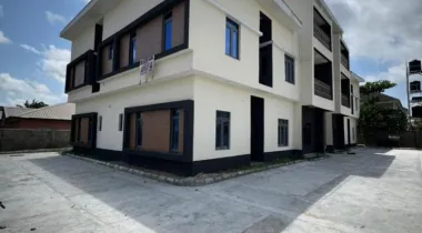FOR RENT – 3 BEDROOM APARTMENT WITH BQ (UPSTAIRS UNIT)