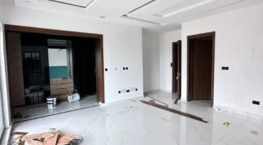 LUXURY 5BEDROOM FULLY DETACHED DUPLEX FOR SALE.