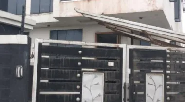 4 bedroom semi detached duplex with bq
