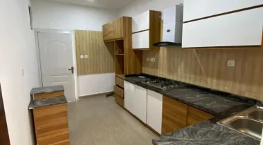 Newly Renovated 3-Bedroom Terrace Duplex*