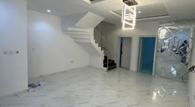 Newly Renovated 3-Bedroom Terrace Duplex*