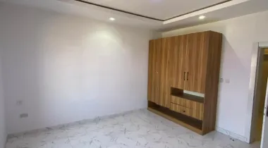 Newly Renovated 3-Bedroom Terrace Duplex*