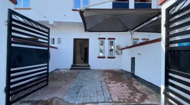 Newly Renovated 3-Bedroom Terrace Duplex*