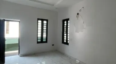 – 5 BEDROOM FULLY DETACHED DUPLEX