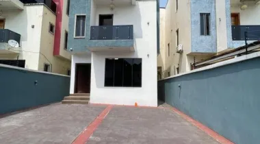 – 5 BEDROOM FULLY DETACHED DUPLEX