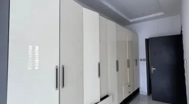 – 5 BEDROOM FULLY DETACHED DUPLEX